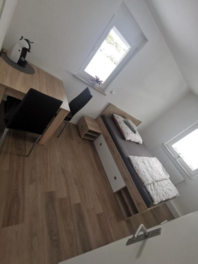 Privates Zimmer In Ruhiger Lage Heidenheim-Steinheim Am Albuch Kültér fotó